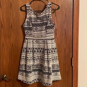 Monteau Black and White Midi Dress - Medium